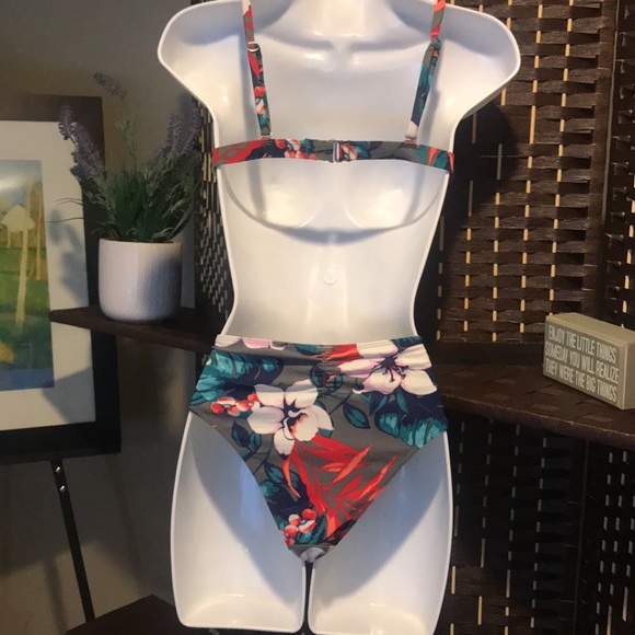 Hollister Women’s Swimsuit Bikini Sz Med 2 piece - Picture 4 of 6